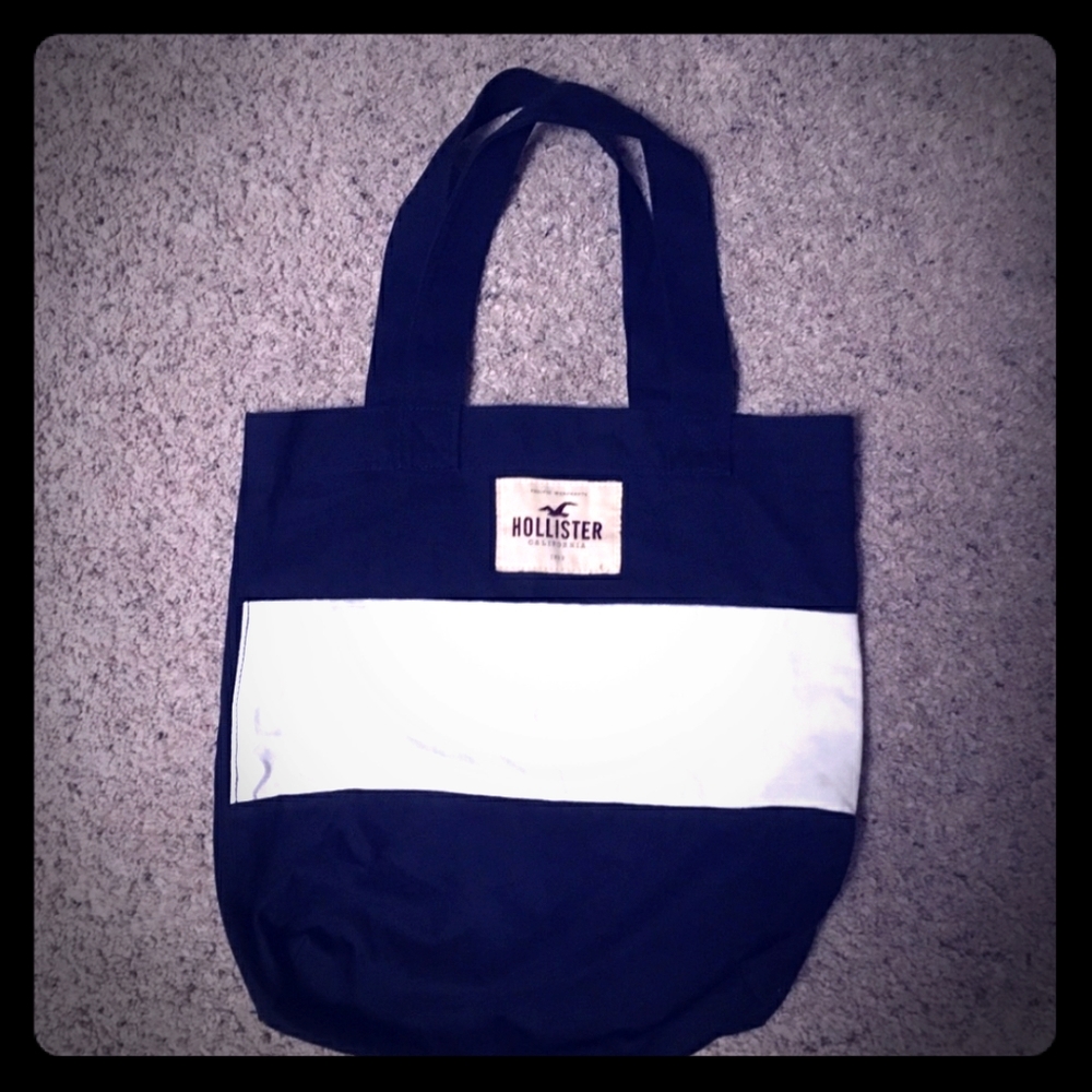 🍀 4/ $20. Hollister tote bag